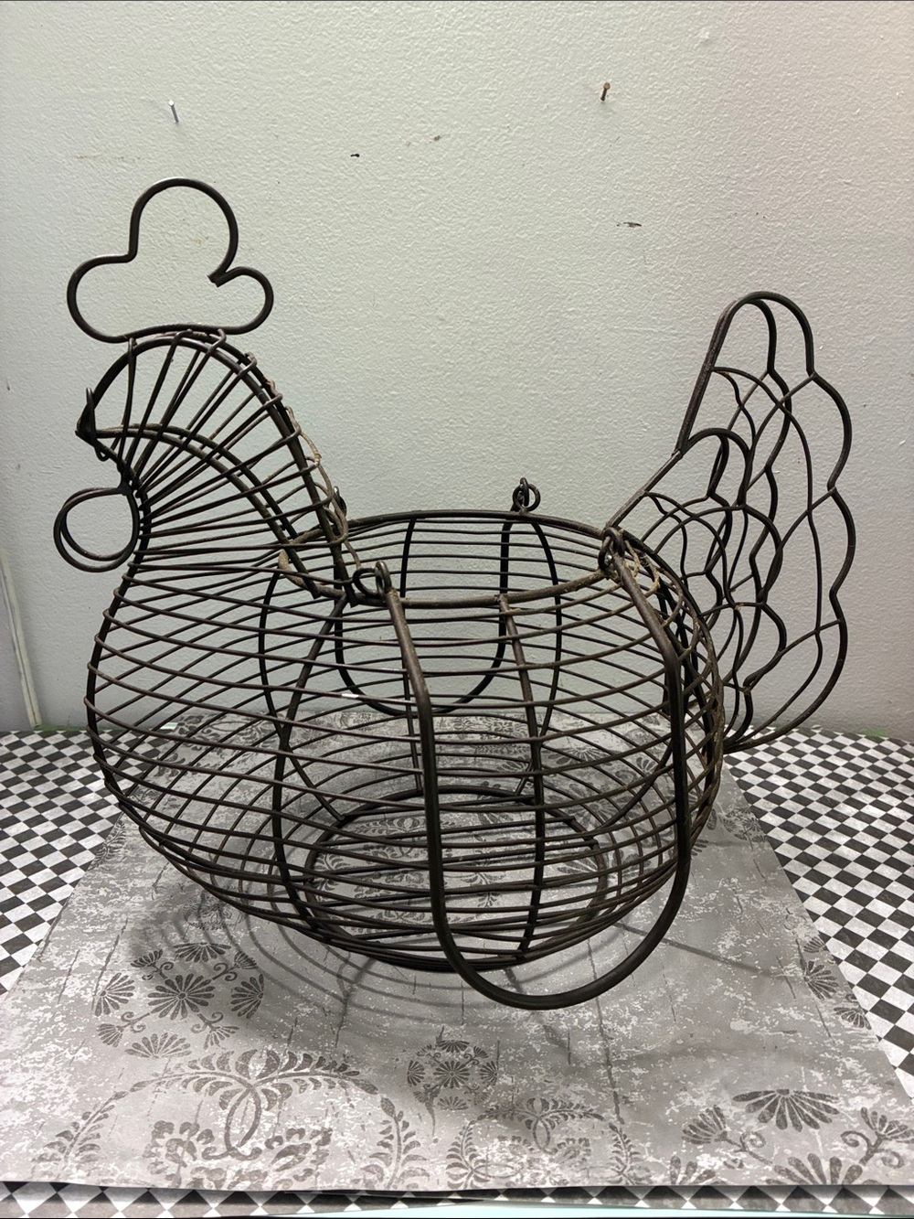 Rustic Brown Wire Chicken Basket - Home Art